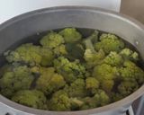 Foto del passaggio 1 della ricetta Tortino di broccolo con crema alla soia #cookpad #ciaksicucina