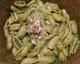 Foto del passaggio 4 della ricetta Gnocchetti con pesto di basilico e nocciole