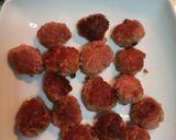 A picture of step 4 of Simple Meatballs.