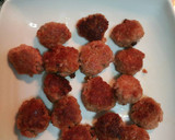 A picture of step 4 of Simple Meatballs.