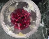 A picture of step 2 of Pomo guava mocktail.
