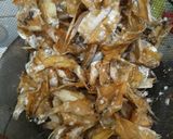 Foto langkah ke 1 dari resep Keringan Ikan Bilis/Bulu Ayam Tipis Kriuk.