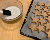 Foto del passaggio 7 della ricetta ZIMTSTERNE - Biscotti stelline di frutta secca, cannella e ghiaccia reale