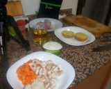 Foto del paso 1 de la receta: Pollo con patatas y salsa de champiñones