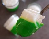 A picture of step 1 of Coconut Custard & Pandan Layer (Tepung Pelita).