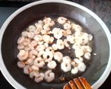 Foto del paso 2 de la receta: Gulas con gambas