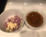 Cá nục kho măng cuốn bánh tráng bước làm 2 hình
