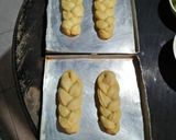 Foto langkah ke 5 dari resep Roti Kepang Empuk.