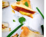 A picture of step 4 of Egg omelet sandwich.