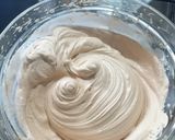 Pas rețetă Prăjitură cu foi din nuca, crema caramel și glazură de ciocolată 9 fotografie