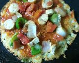 A picture of step 3 of Rava Uttapam chicken pizza.