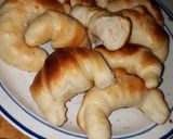 Foto del paso 4 de la receta: Medialunas veganas súper esponjosas, económicas y húmedas!!🥐