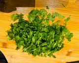 Hình bước làm 7 của món Taco thịt bò và taco tôm cá với salsa xoài