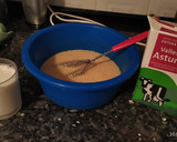 Foto del paso 3 de la receta: Bizcocho con Trufas de Fresa y Arándanos