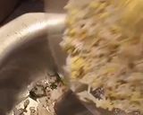 A picture of step 3 of Special halki phulki moong daal khichri aur lauki ka raita.