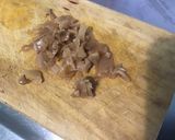 Une image de l'étape 2 de Sauce salade épicée moutarde ail gingembre.