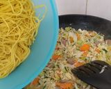 Foto langkah ke 9 dari resep Mie goreng kuning.