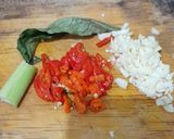Foto langkah ke 1 dari resep Oseng Tempe Kacang Panjang Bumbu Kecap Bawang Putih.