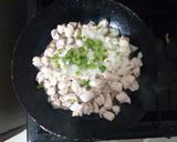 Foto del paso 2 de la receta: Salsa de pollo a la crema