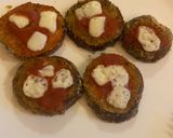 Foto del passaggio 2 della ricetta Pizzette di Melanzane