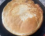 Hình bước làm 2 của món Pancake Với Cream, Siro Và Trái Cây