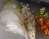 Foto langkah ke 1 dari resep Nasi gila (sosis, bakso, telur).