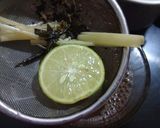 Foto langkah ke 3 dari resep Es Teh Sereh Jeruk Nipis.