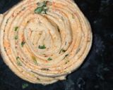 A picture of step 4 of Garlic masala lachha paratha.