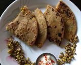 A picture of step 3 of Aloo sprouts paratha.