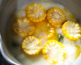Foto langkah ke 2 dari resep *Jagung Rebus Mentega*.