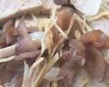 รูปขั้นตอนการทำที่ 3 ของ ผัดขิงหมูยอ