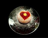 Foto del passaggio 9 della ricetta Tortino al Cioccolato, Amaretti e Fragole