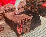 A picture of step 4 of Brownies with raspberries.