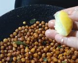 A picture of step 2 of Chatpata chana chat.
