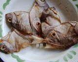 Foto langkah ke 1 dari resep Ikan Asin Sambal Asam.
