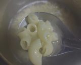 A picture of step 1 of White Sauce Pasta.