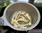 Hình bước làm 2 của món Canh Rau Cần Nước Nấu Cà Chua và Mẻ