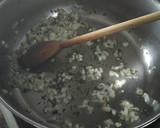 Foto del paso 1 de la receta: Merluza en salsa con espárragos y champiñones