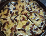 Foto del paso 3 de la receta: Pizza con pesto, queso mantecoso y aceitunas negras