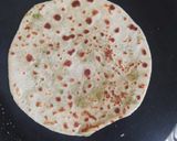 A picture of step 4 of Matar paratha.