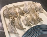 Foto langkah ke 2 dari resep Gyoza (Fried Dumplings).