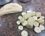 A picture of step 1 of Banana's korma.