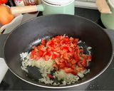 Foto del paso 4 de la receta Guiso cremoso de pollo al pimentón con garbanzos y espinacas