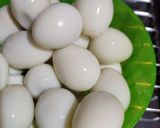 Foto langkah ke 2 dari resep Telur puyuh biru.