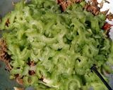 Foto langkah ke 5 dari resep Tumis pare suwir tongkol.