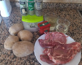 Foto del paso 1 de la receta: Chuletas aguja de cerdo al horno con patatas