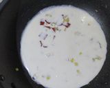 A picture of step 4 of Creamy Spaghetti Carbonara (Without Eggs) / Spaghetti Alfredo.