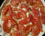 Foto del paso 6 de la receta: Tarta de cebolla, tomate, queso y salsa blanca