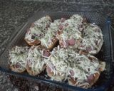 صورة لخطوة 3 من وصفة بيتزا سريعة ولذيذه 😋