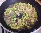 Foto del passaggio 1 della ricetta Linguine rigate con crema di zucchine, datterini confit e granella di pistacchi